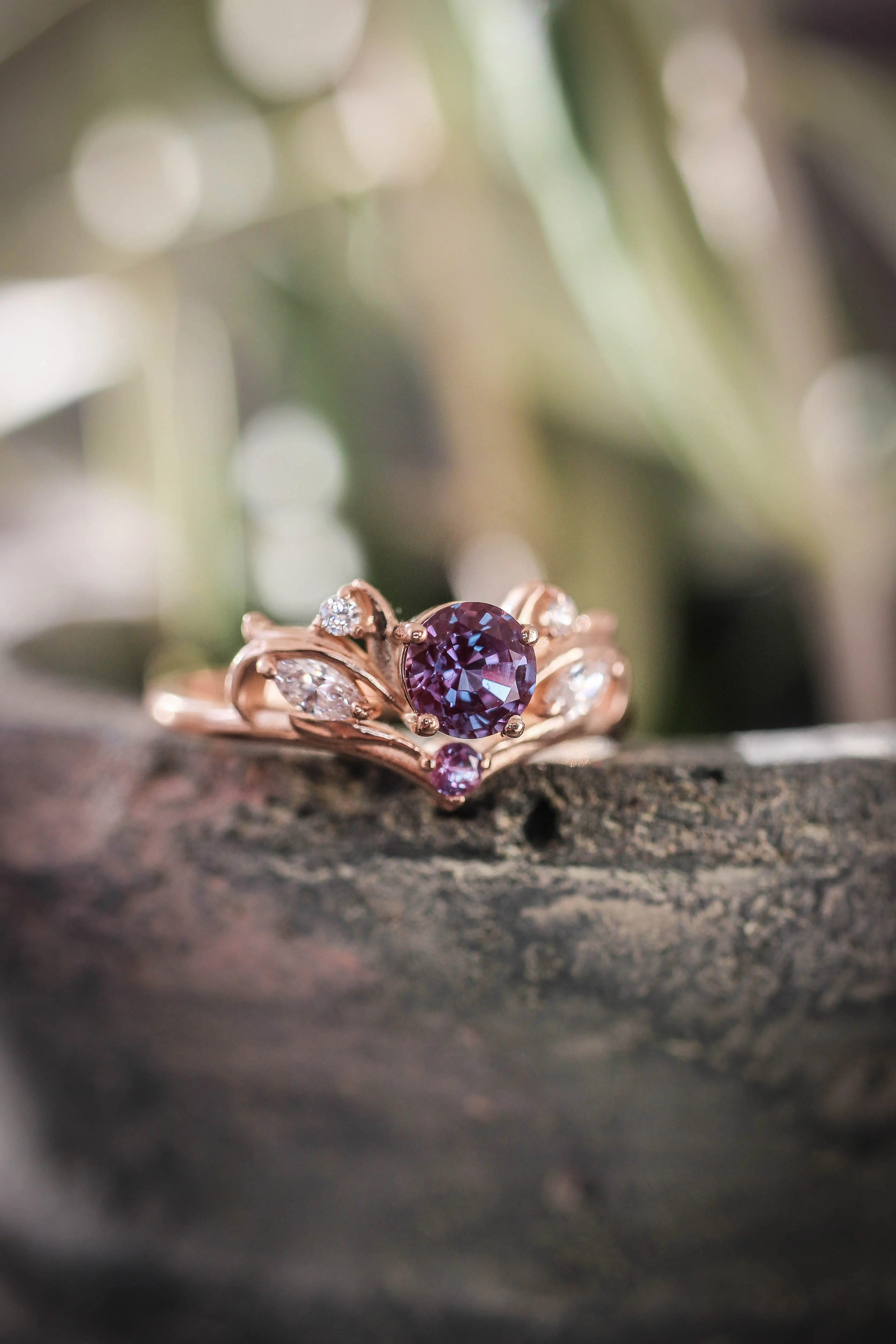 Engagement ring with alexandrite and diamonds / Swanlake