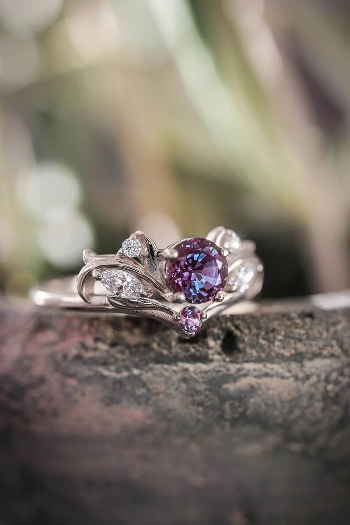 Engagement ring with alexandrite and diamonds / Swanlake