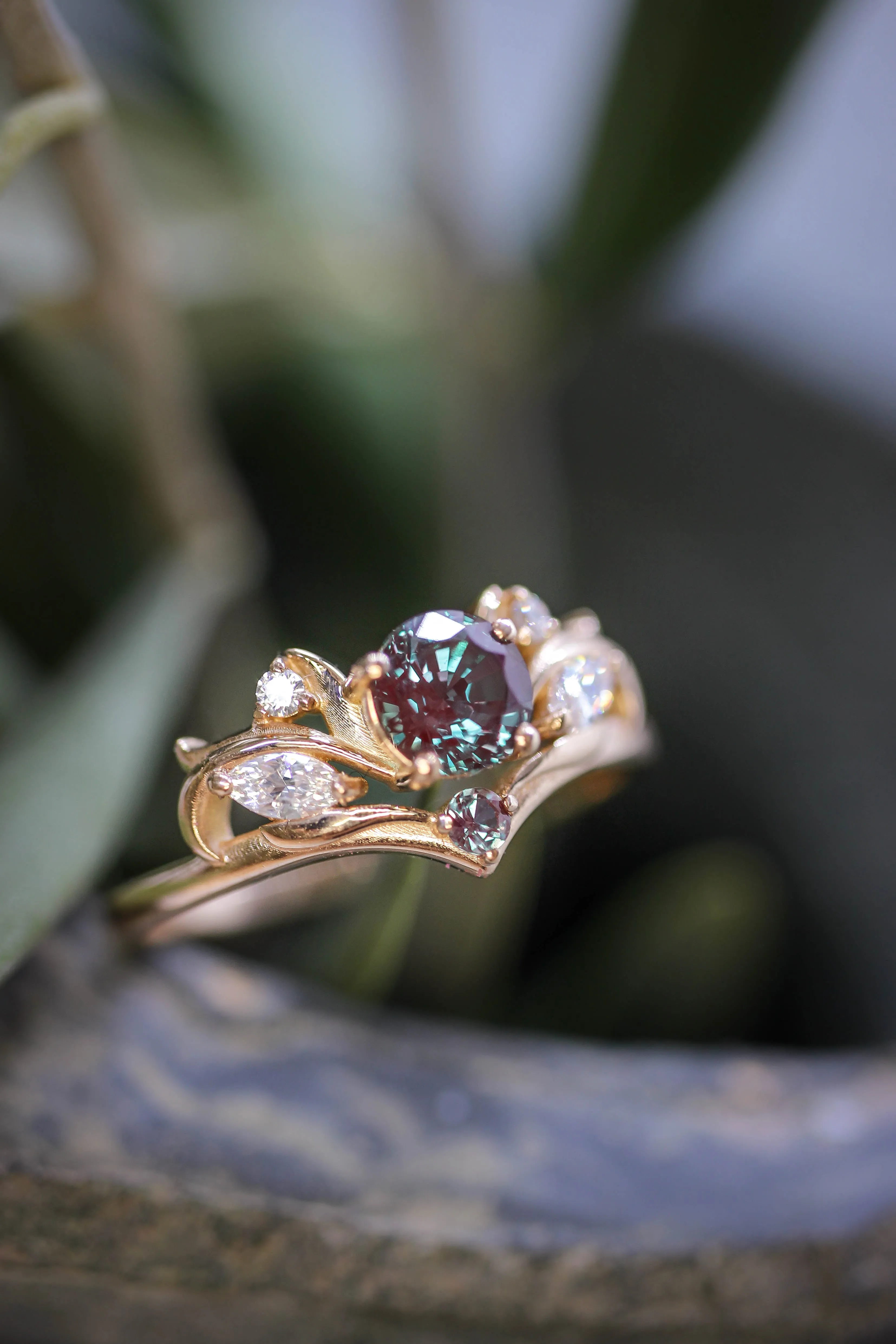 Engagement ring with alexandrite and diamonds / Swanlake